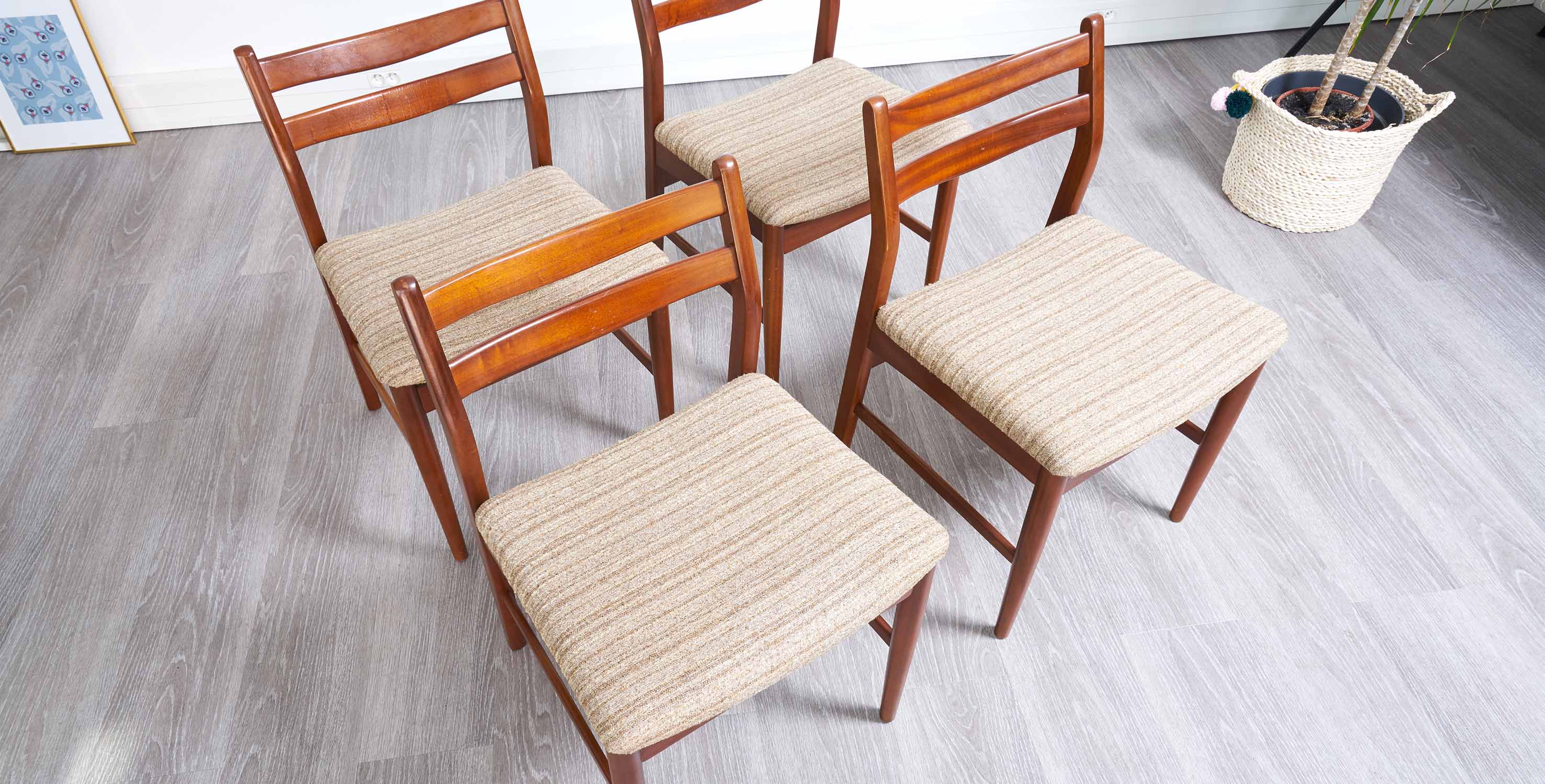 4 chaises scandinave. chaises vintage, chaise teck vintage, chaises scandinaves vintage, chaises en teck vintage, 4 chaises vintage, eames, mobilier paris, eames
