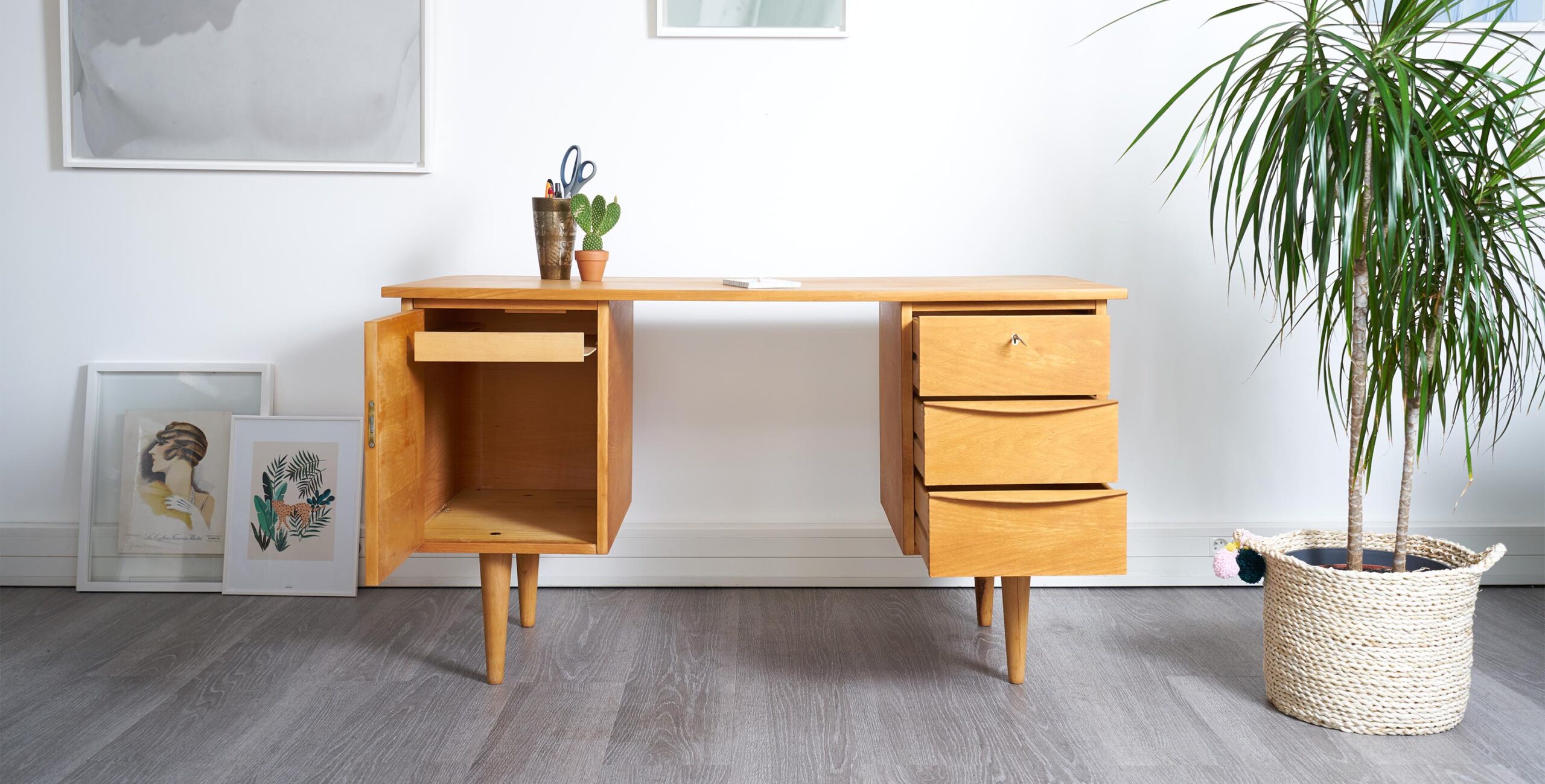 bureau danois vintage, bureau vintage, bureau, bureau scandinave, bureau scandinave vintage, bureau bois clair, bureau bois blond, bureau bois blond vintage, bureau bois clair vintage, bureau pieds compas, bureau 130cm, mobilier vintage paris