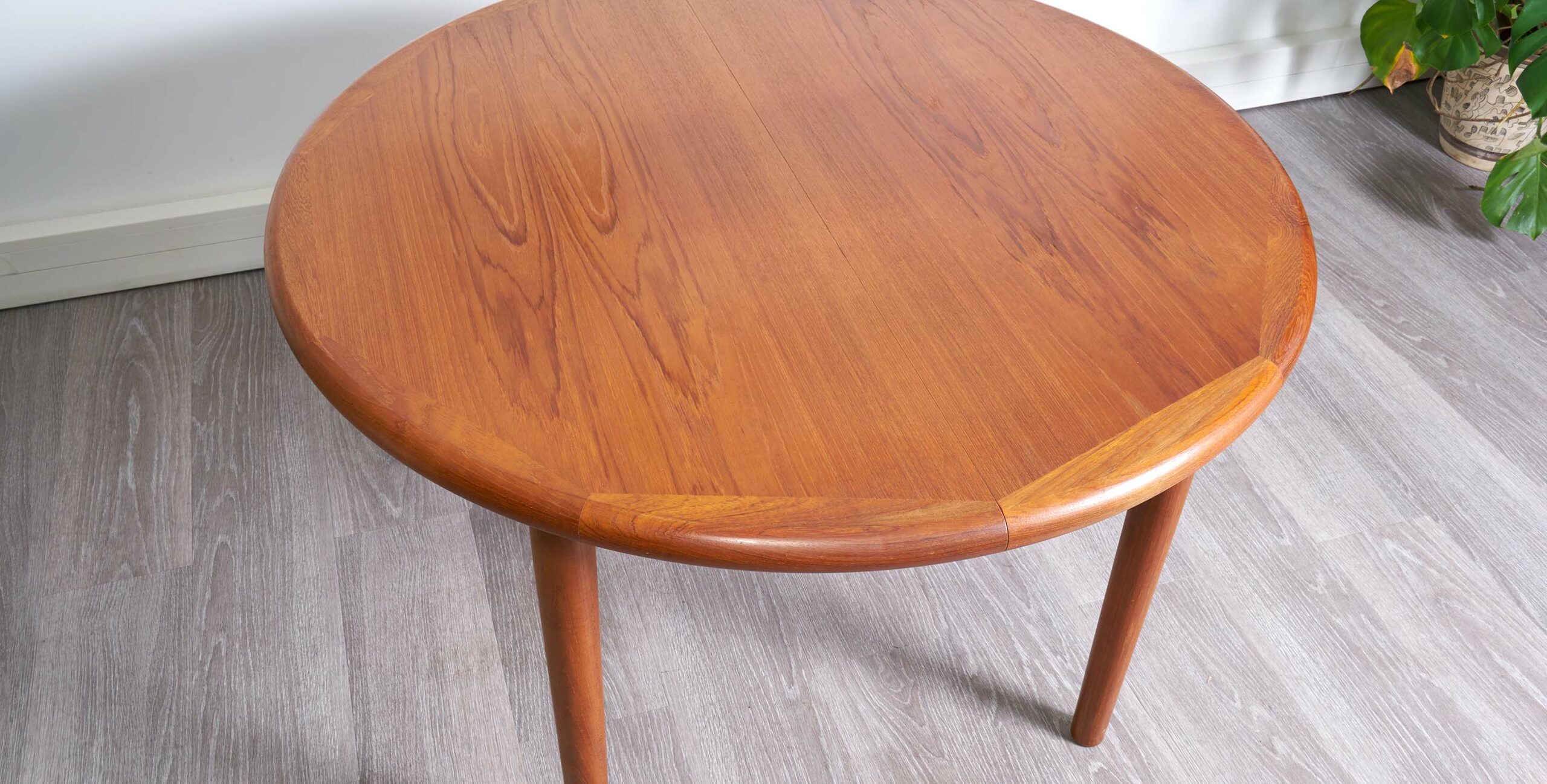 table rallonge vintage, table a manger extensible vintage,table a manger vintage, table a manger rallonges, table a manger extensible vintage, table teck vintage, table scandinave vintage, table a manger scandinave vintage, table en teck, table en teck vintage, eames, mobilier vintage paris