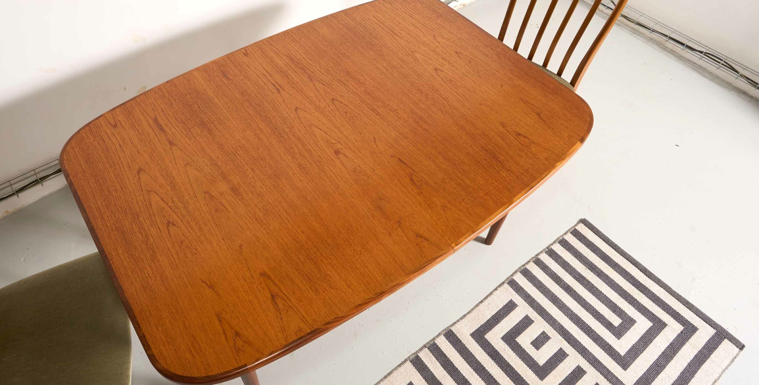 table à manger scandinave, table à manger g plan, table à manger vintage, table à manger extensible, table à manger rallonge papillon, table à manger en teck