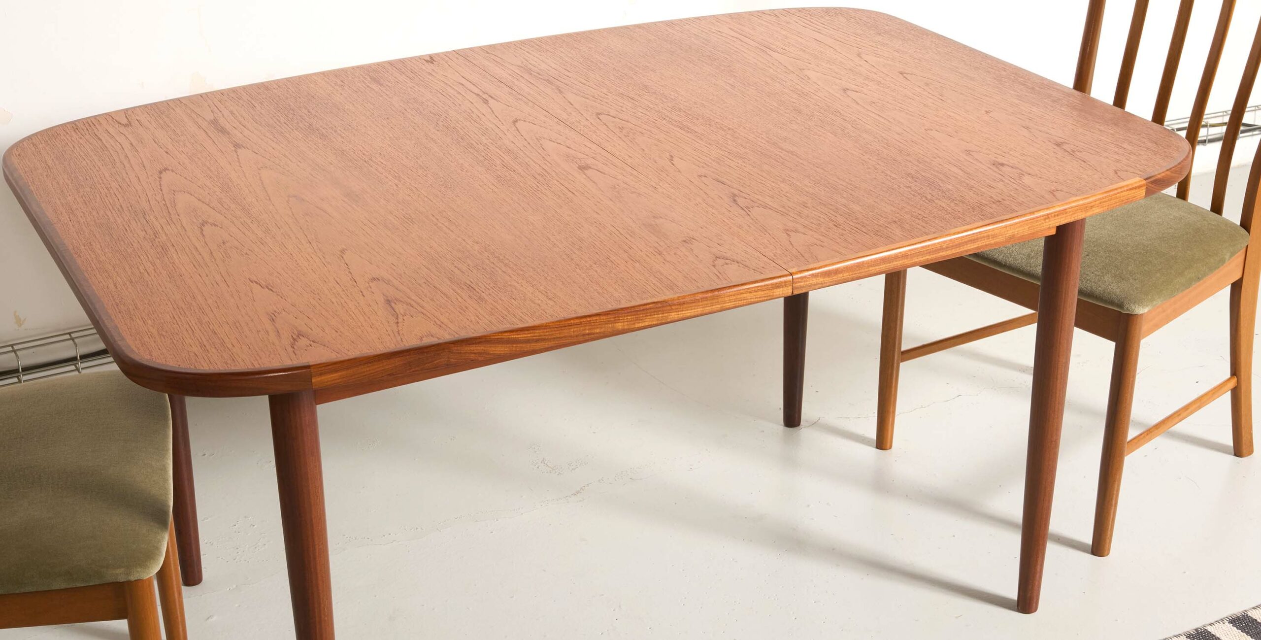 table à manger scandinave, table à manger g plan, table à manger vintage, table à manger extensible, table à manger rallonge papillon, table à manger en teck