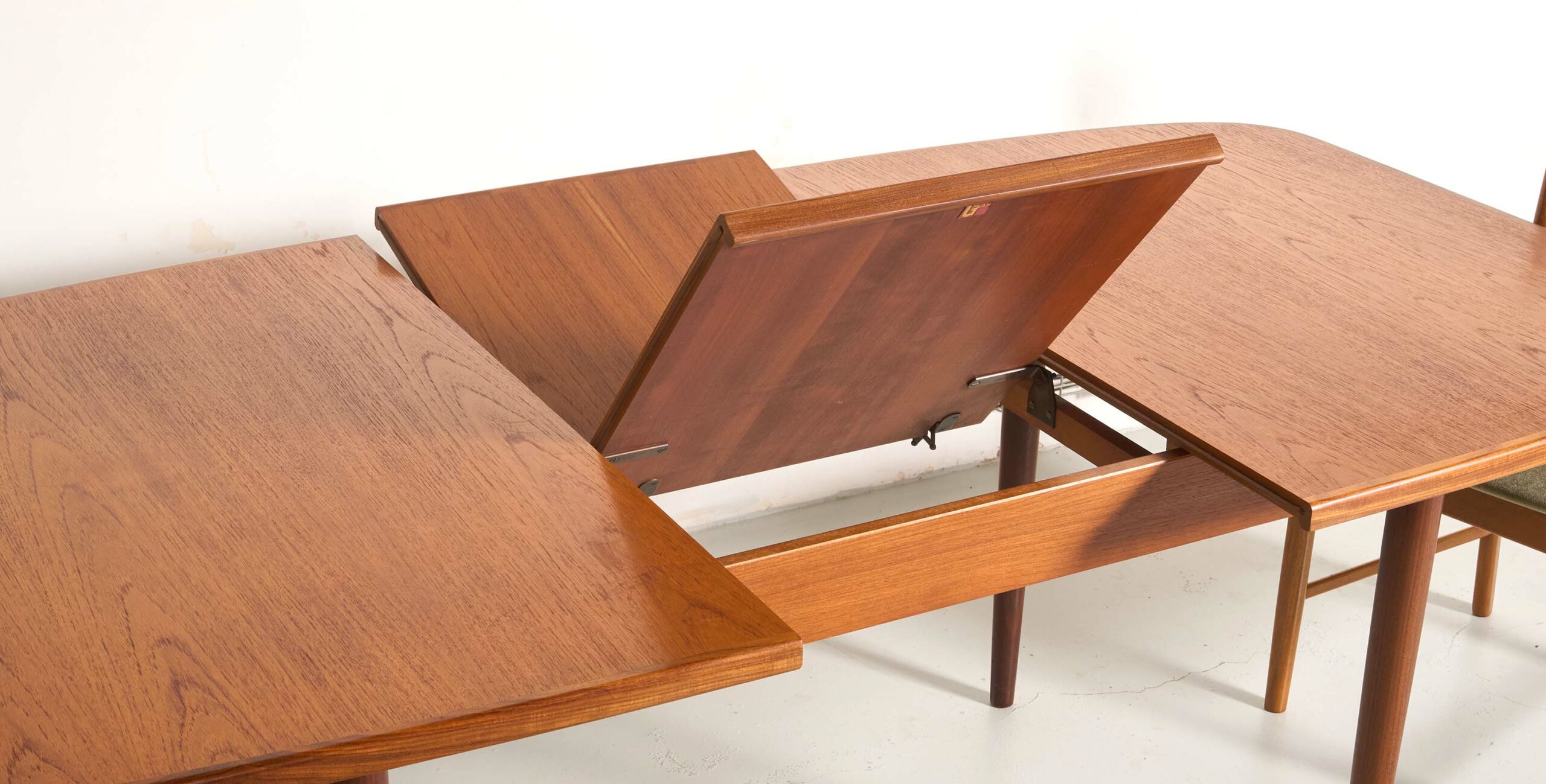 table à manger scandinave, table à manger g plan, table à manger vintage, table à manger extensible, table à manger rallonge papillon, table à manger en teck