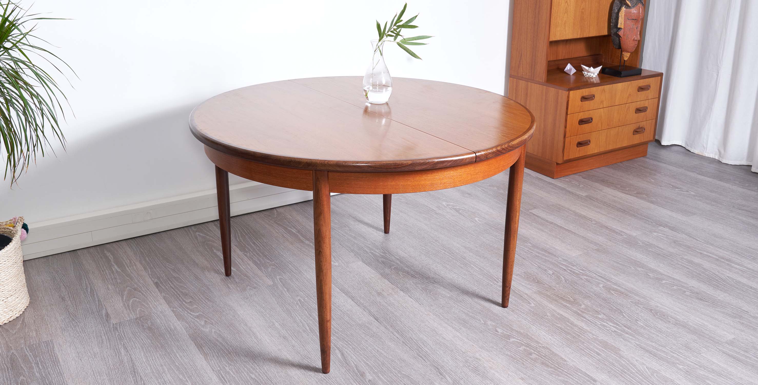 table à manger extensible vintage, table g plan en teck scandinave vintage, table vintage avec rallonge , table ronde vintage, table ronde teck vintage, table ronde bois foncé, room 30