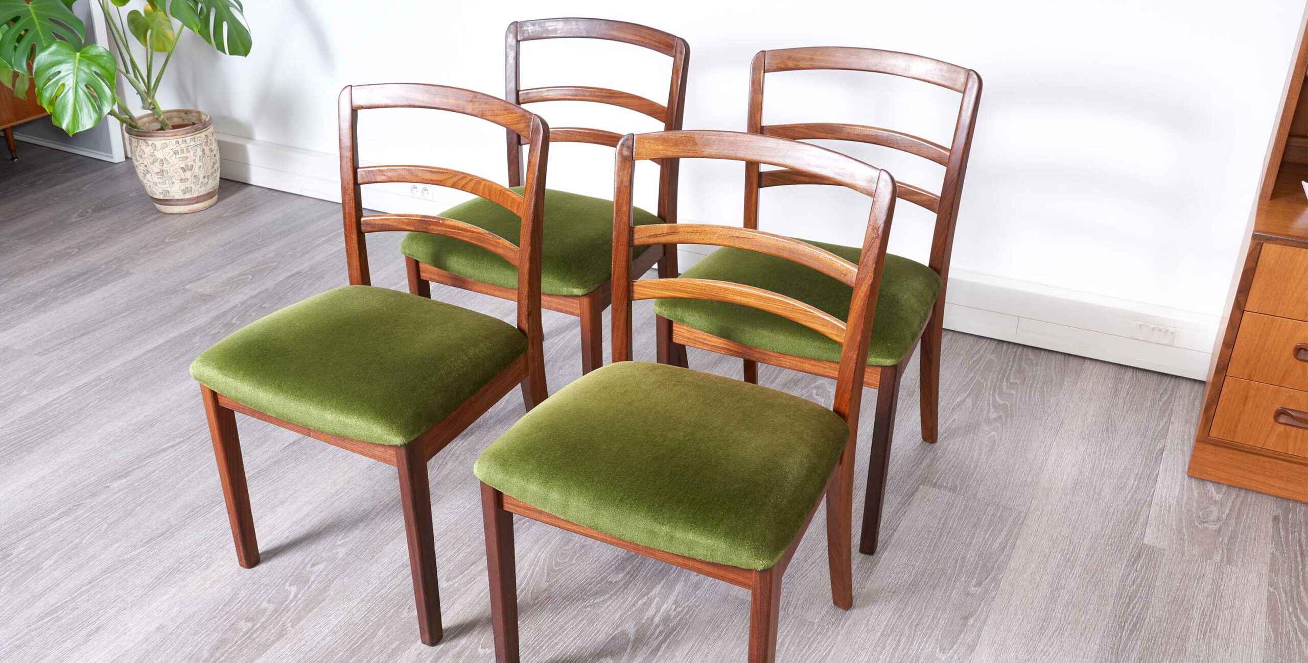 chaises scandinaves vintage, chaises vintage, chaises teck, chaises teck vintage, chaises verte vintage, chaise velours vintage, chaise danoises, chaises danoises vintage, chaises g plan, chaises anglaises vintage, room 30