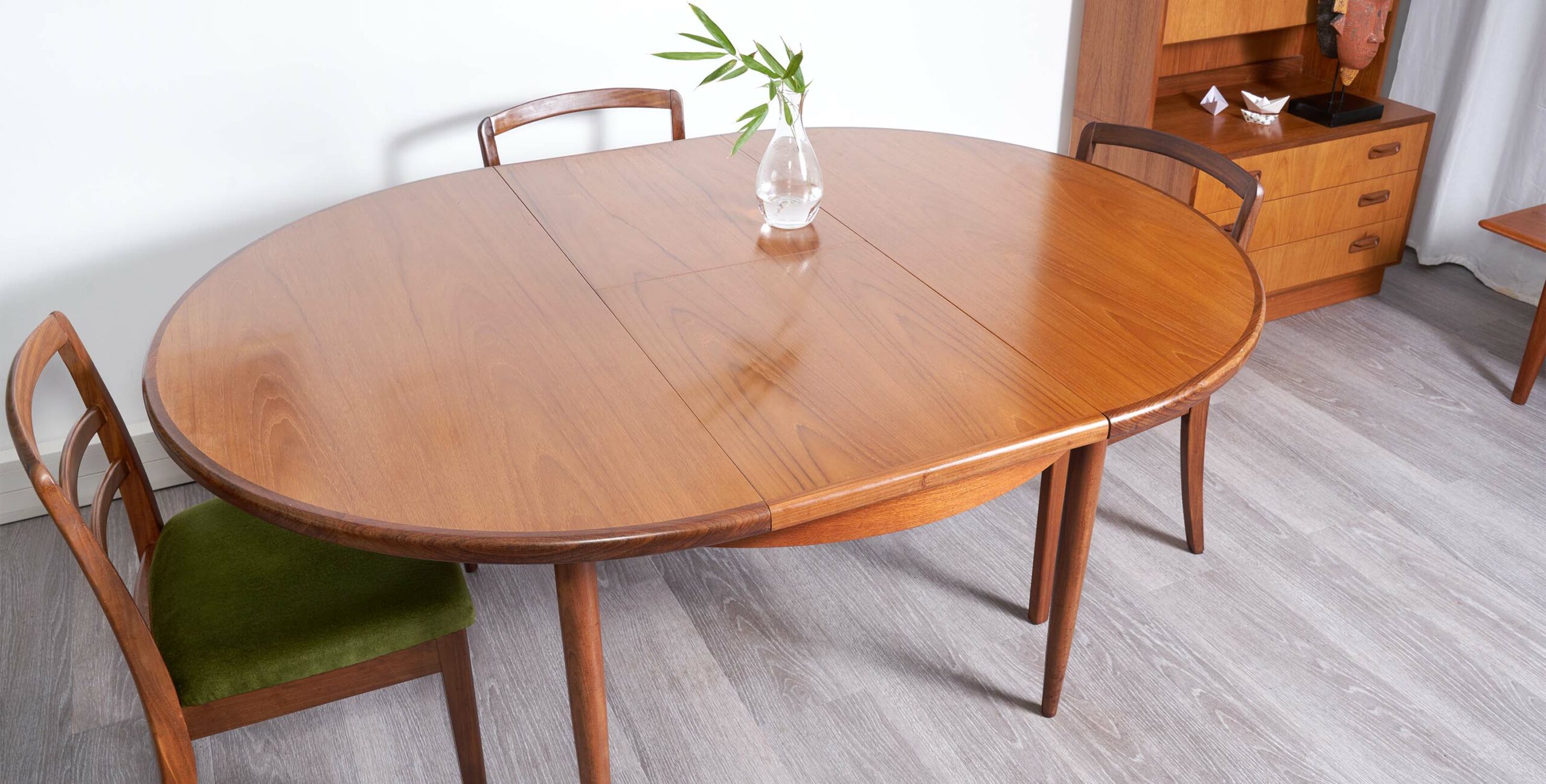 table à manger extensible vintage, table g plan en teck scandinave vintage, table vintage avec rallonge , table ronde vintage, table ronde teck vintage, table ronde bois foncé, room 30