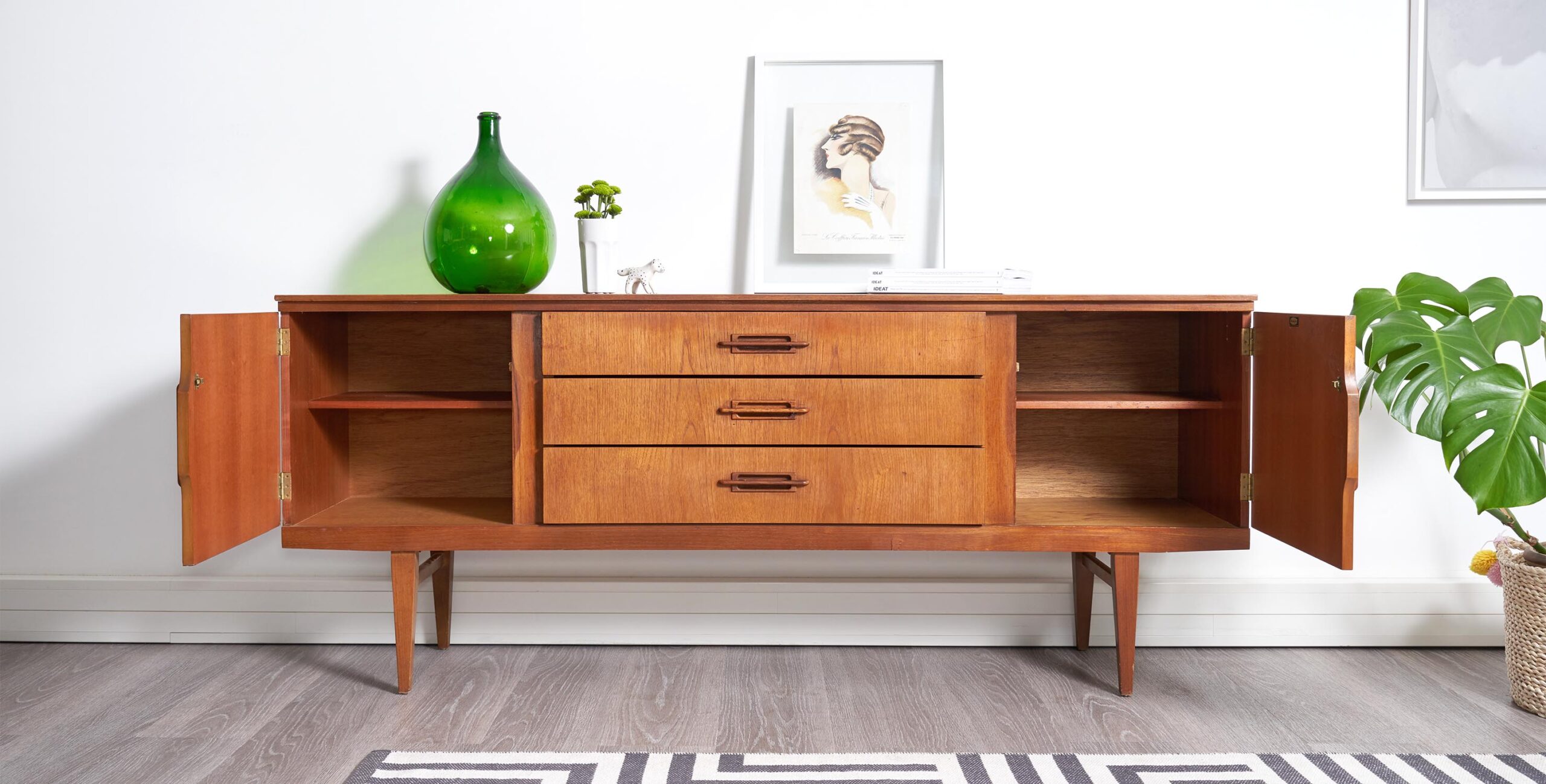 enfilade incurvée, Enfilade vintage, enfilade jentique, enfilade teck vintage, enfilade teck, enfilade en teck, enfilade 2m, grande enfilade, grande enfilade jentique, enfilade scandinave, enfilade epuree, enfilade 1950, enfilade vintage paris, mobilier vintage, room 30