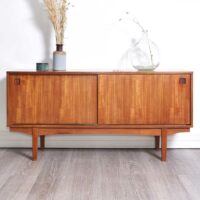 enfilade scandinave vintage, Enfilade vintage, enfilade jentique, enfilade teck vintage, enfilade teck, enfilade en teck, enfilade 2m, grande enfilade, grande enfilade jentique, enfilade scandinave, enfilade epuree, enfilade 1950, enfilade vintage paris, mobilier vintage, room 30, enfilade portes coulissantes, enfilade vintage coulissante, enfilade avec portes coulissantes. petite enfilade vintage