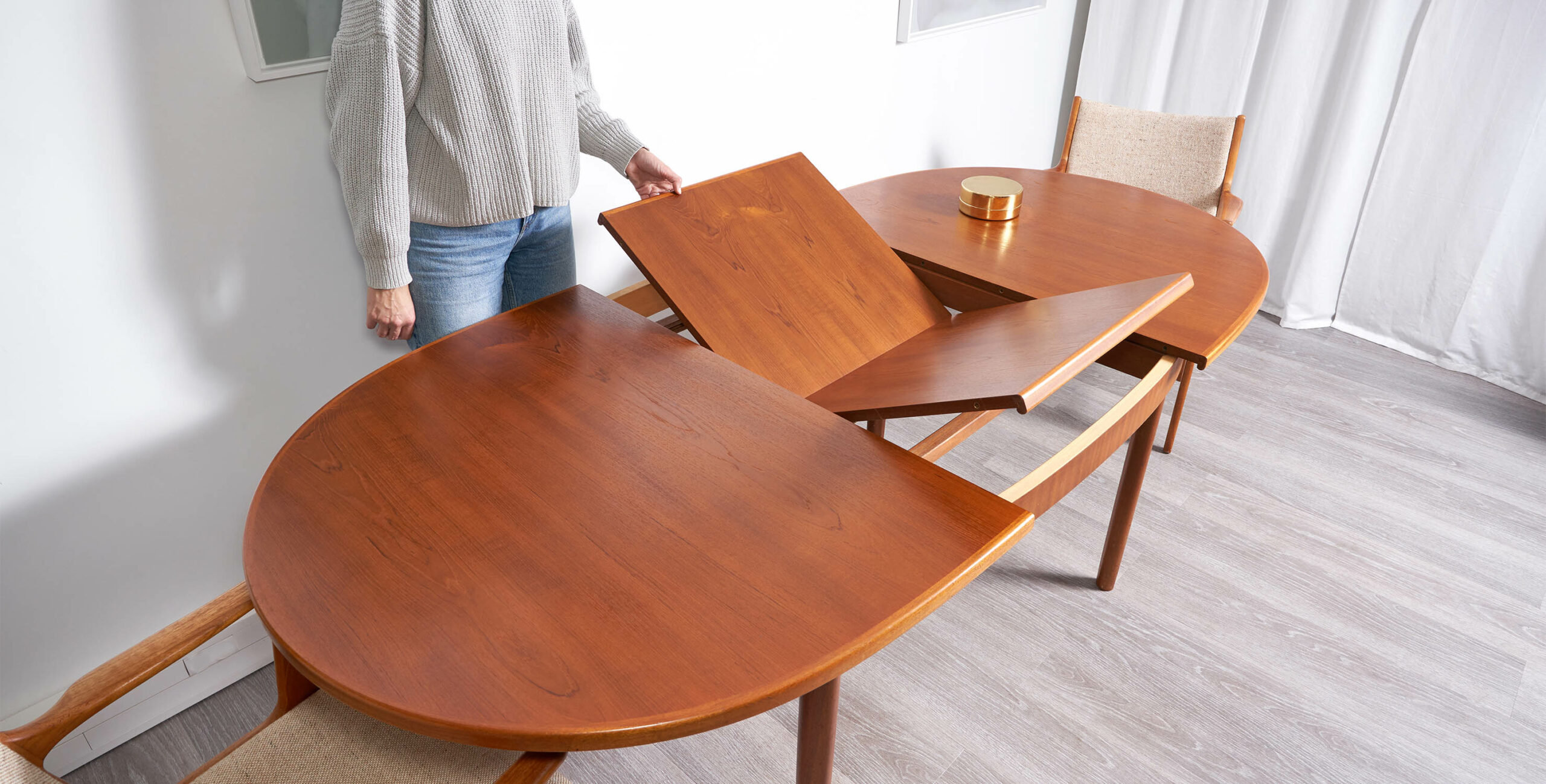 table mcintosh, table teck, table à manger en teck vintage, table à manger extensible vintage, table scandinave vintage, table vintage avec rallonge , table ovale vintage, table ovale vintage, table ovale bois clair, room 30