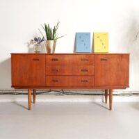 enfilade vintage, enfilade nathan, enfilade danoise vintage, enfilade anglaise vintage, petite enfilade scandinave, enfilade teck, enfilade tiroirs au centre, enfilade symétrique, enfilade en teck scandinave, enfilade jentique, enfilade poignées bouches