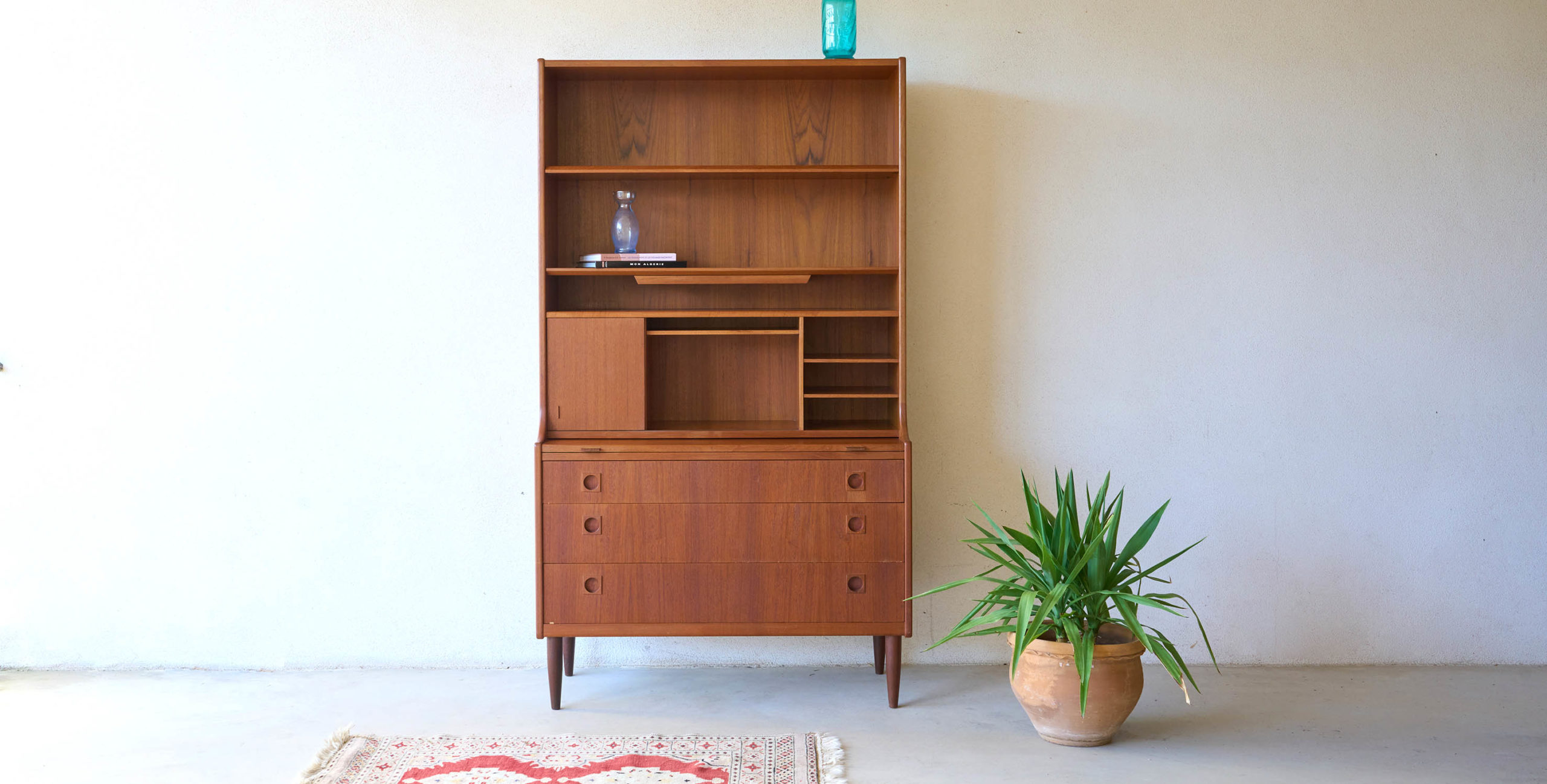 bibliothèque scandinave, etagere scandinave, secretaire scandinave, secrétaire scandinave, étagère scandinave, bibliothèque vintage, bibliotheque vintage, secrétaire vintage, commode haute vintage, bibliothèque teck, bibliothèque teck vintage, bureau vintage, coiffeuse vintage, bibliothèque secrétaire vintage, bibliothèque danoise, coiffeuse vintage