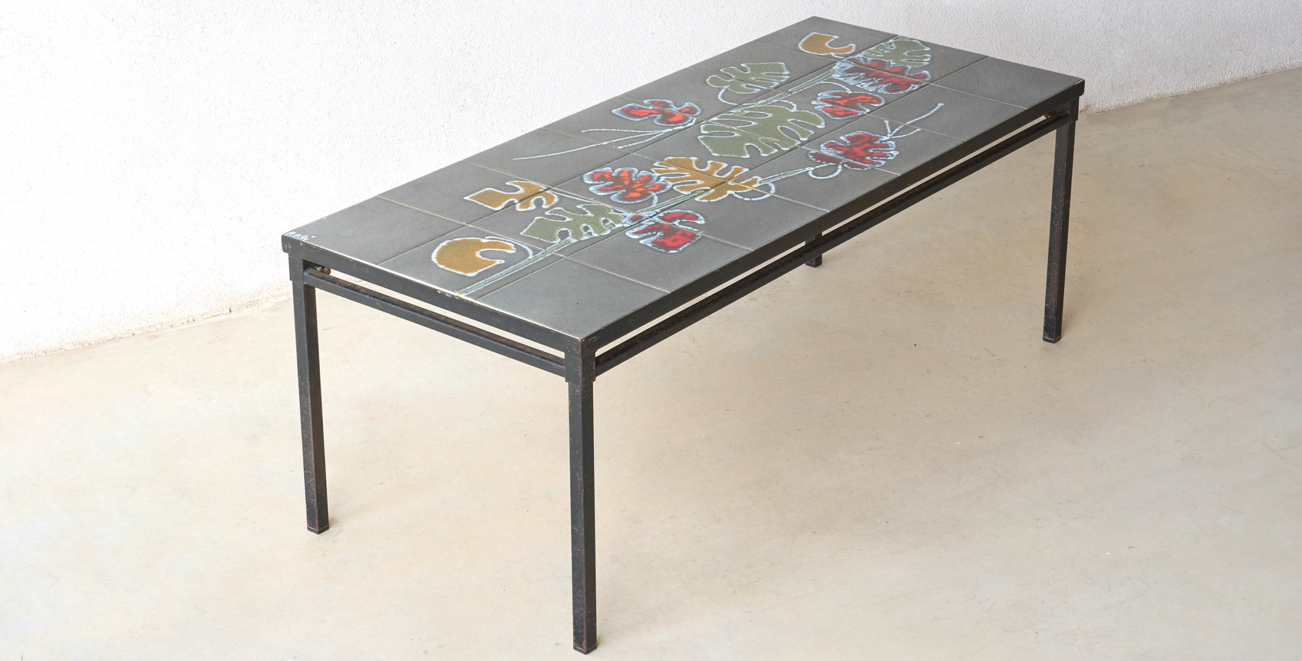 table basse vintage, table basse carreaux, table basse carrelée, table basse metal, table basse carreaux vintage, table basse metal noir, table basse metal et carreaux