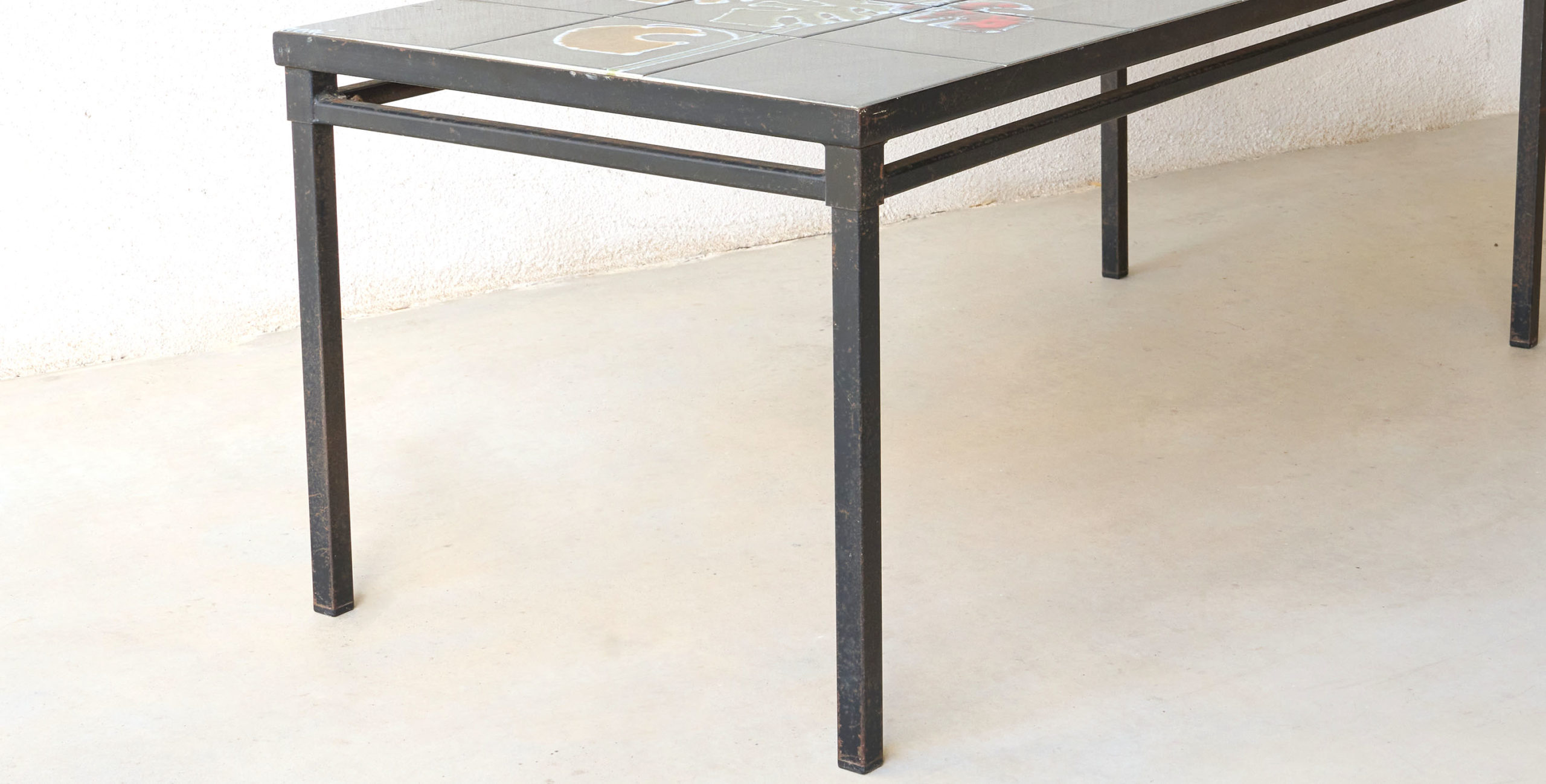 table basse vintage, table basse carreaux, table basse carrelée, table basse metal, table basse carreaux vintage, table basse metal noir, table basse metal et carreaux