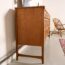 Enfilade nathan, enfilade scandinave 180cm, enfilade vintage Nathan, enfilade poignées dorées, enfilade poignées laiton, enfilade squares, enfilade vintage 180cm, enfilade minimaliste, enfilade avec carrés, enfilade teck, enfilade 3 tiroirs et 3 portes, enfilade anglaise vintage, enfilade scandinave poignées rondes dorées