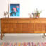 Enfilade nathan, enfilade scandinave 180cm, enfilade vintage Nathan, enfilade poignées dorées, enfilade poignées laiton, enfilade squares, enfilade vintage 180cm, enfilade minimaliste, enfilade avec carrés, enfilade teck, enfilade 3 tiroirs et 3 portes, enfilade anglaise vintage, enfilade scandinave poignées rondes dorées