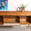 Enfilade vintage en teck Nathan Squares, trois tiroirs avec anneaux laiton, portes coulissantes à motifs carrés sculptés, design britannique années 60, Enfilade nathan, enfilade scandinave 180cm, enfilade vintage Nathan, enfilade poignées dorées, enfilade poignées laiton, enfilade squares, enfilade vintage 180cm, enfilade minimaliste, enfilade avec carrés, enfilade teck, enfilade 3 tiroirs et 3 portes, enfilade anglaise vintage, enfilade scandinave poignées rondes dorées