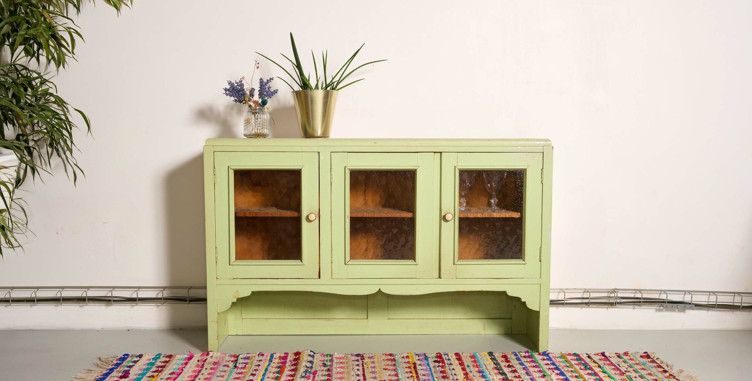 buffet vintage, buffet vert vintage, buffet parisien, buffet rustique, buffet rustique vintage, buffet étroit, buffet étroit vintage, buffet vert vintage, buffet shabby chic, buffet parisien vintage, vaisselier vintage