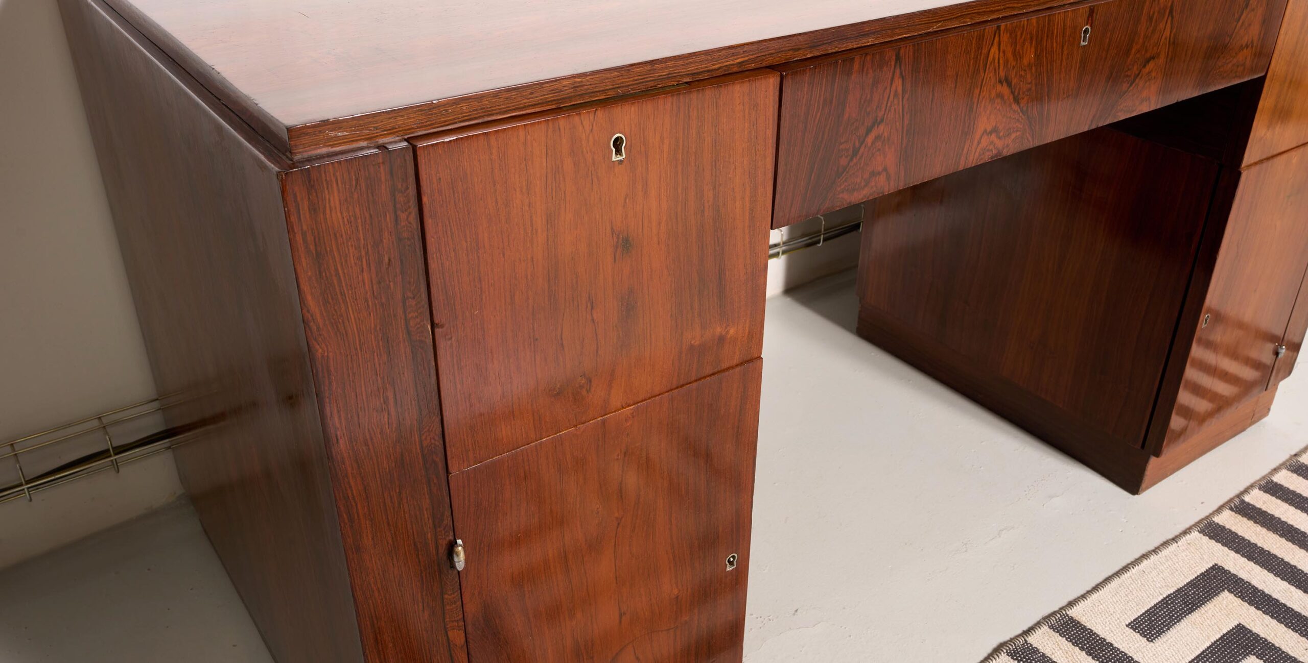 bureau art déco, bureau art déco ancien, bureau vintage, bureau milieu de pièce, bureau en noyer, bureau art deco, bureau milieu de pièce