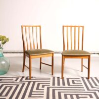 chaises vintage, 4 chaises vintage, chaises à barreaux vintage, chaises scandinaves, chaises MCintosh, chaises anglaises, 4 chaises anglaises, 4 chaises scandinaves, 4 chaises velours, chaises kaki, chaises vintage kaki
