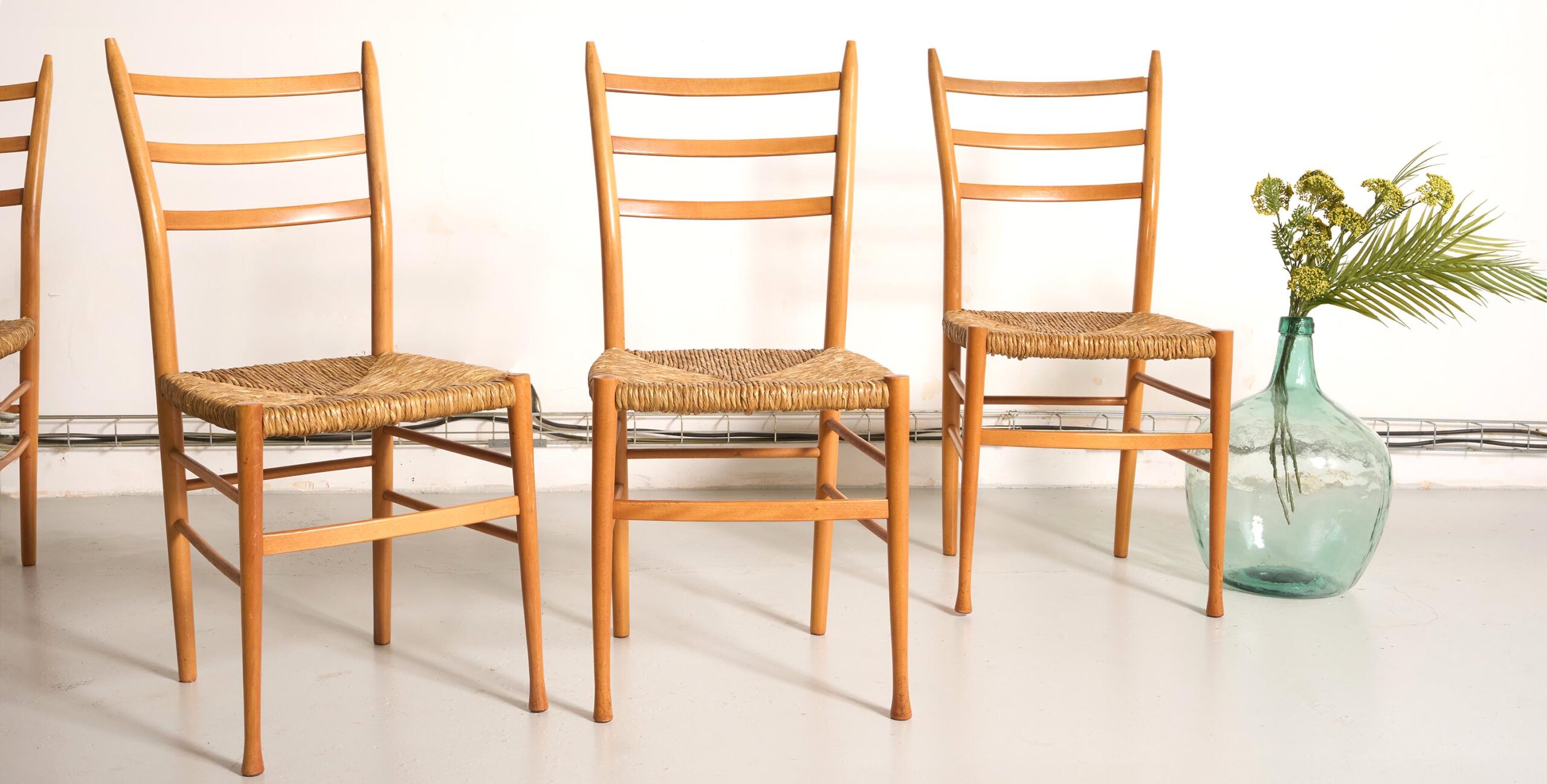 4 chaises à barreaux, 4 chaises vintage, 4 chaises brutalistes, 4 chaises bois, chaises italiennes, chaises otto gerdau, chaises Rooksmoor mills
