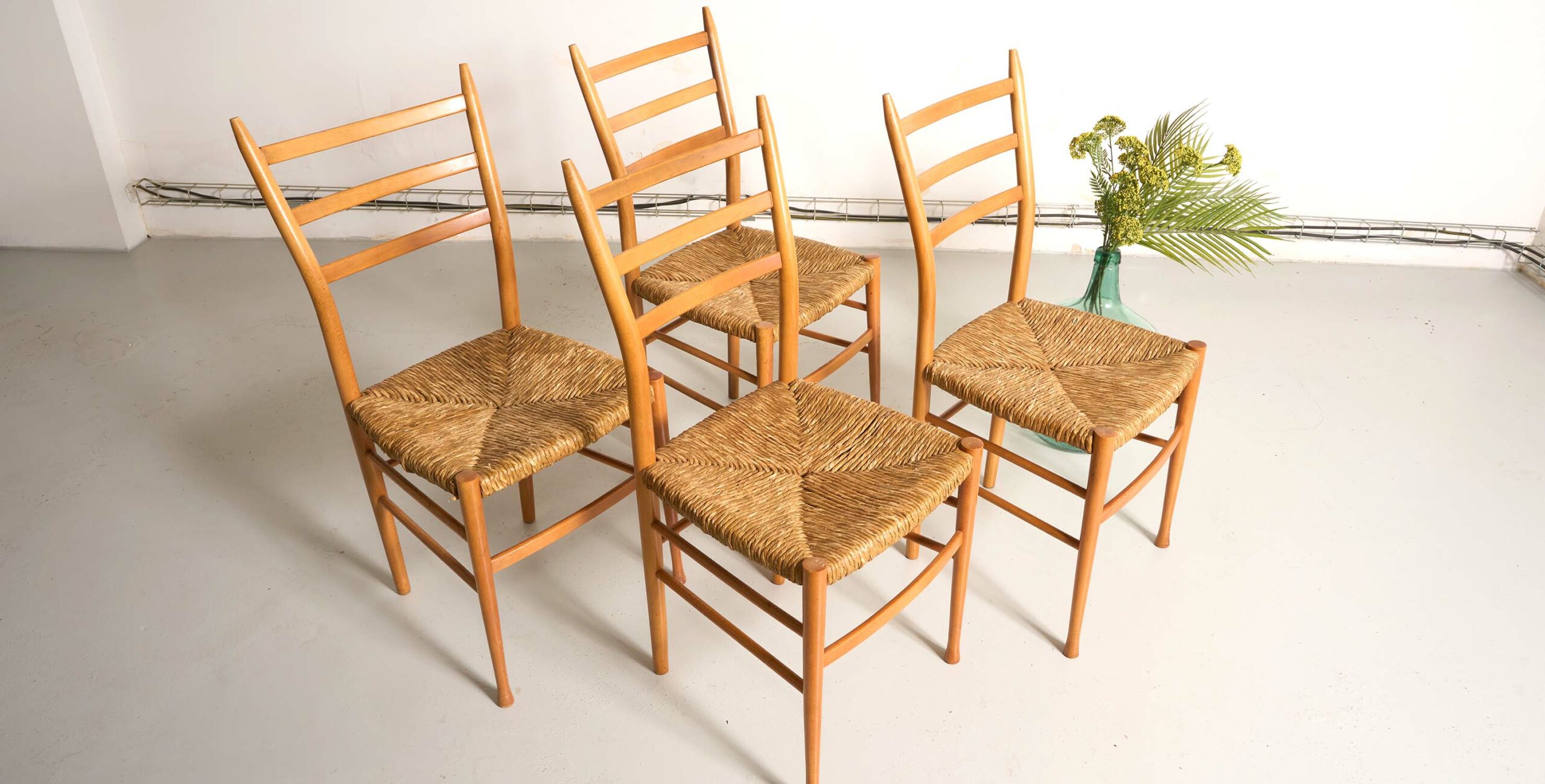 4 chaises à barreaux, 4 chaises vintage, 4 chaises brutalistes, 4 chaises bois, chaises italiennes, chaises otto gerdau, chaises Rooksmoor mills