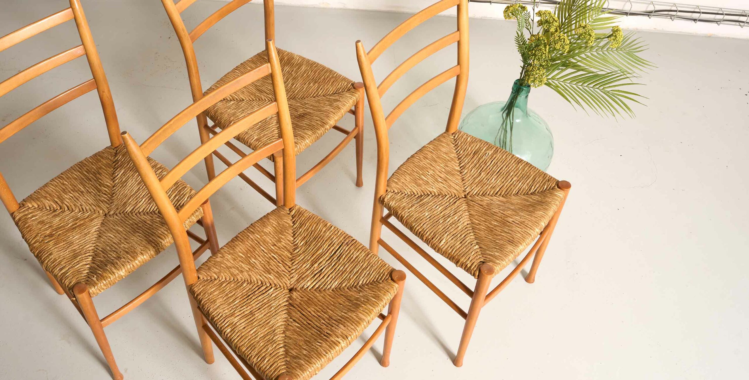 4 chaises à barreaux, 4 chaises vintage, 4 chaises brutalistes, 4 chaises bois, chaises italiennes, chaises otto gerdau, chaises Rooksmoor mills