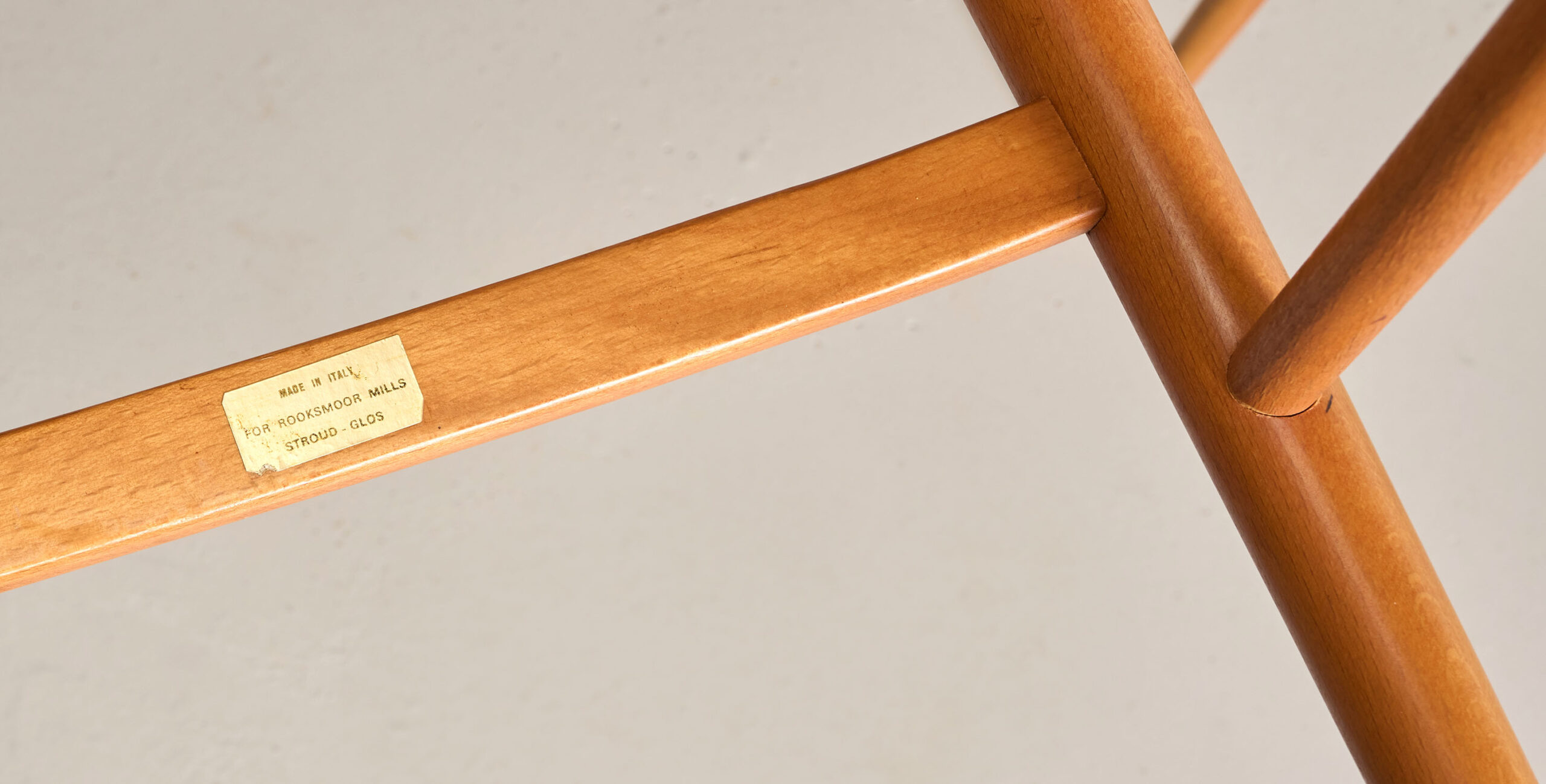 4 chaises à barreaux, 4 chaises vintage, 4 chaises brutalistes, 4 chaises bois, chaises italiennes, chaises otto gerdau, chaises Rooksmoor mills