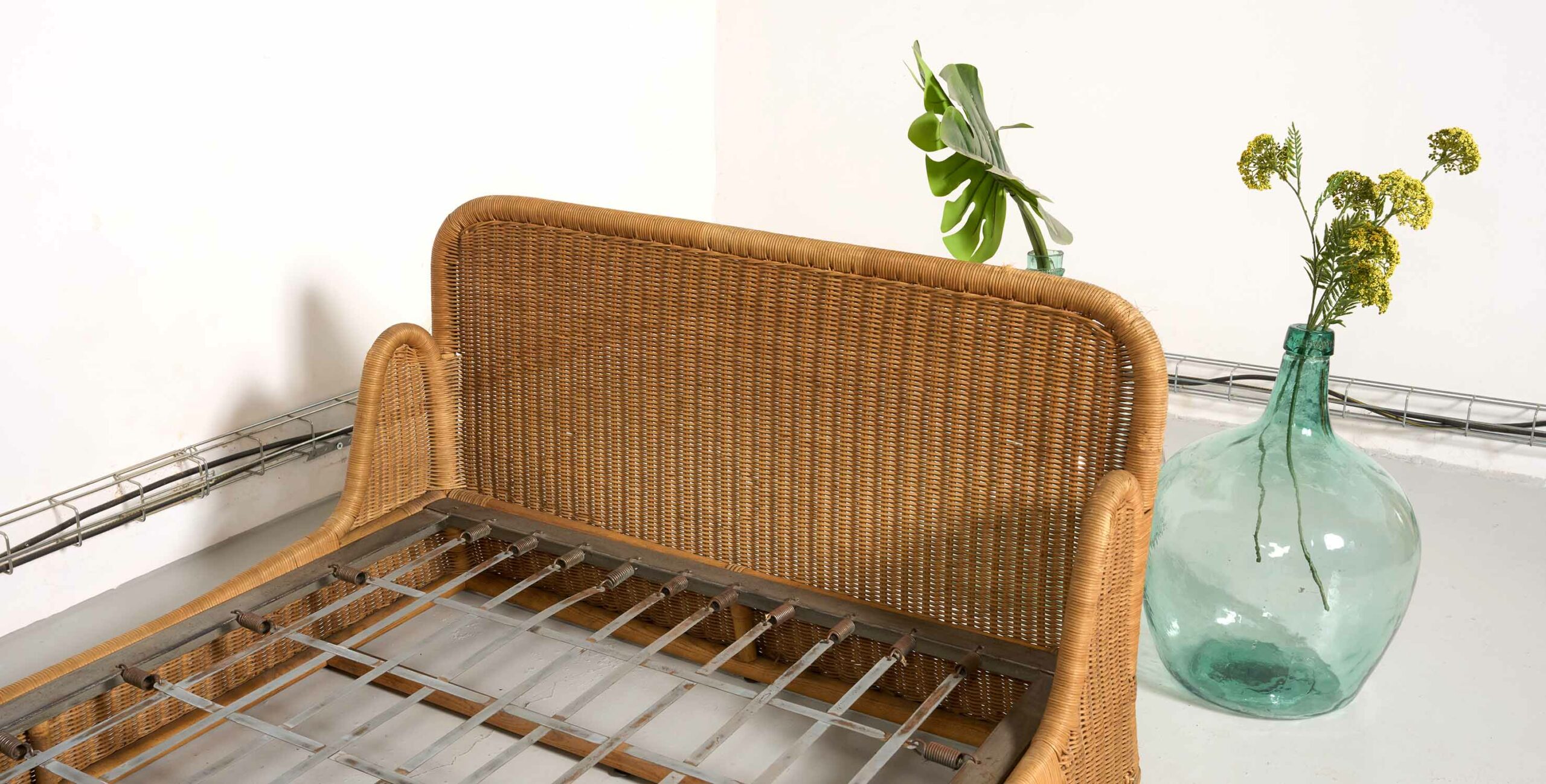 banquette vintage en rotin, grande banquette vintage en rotin, lit en rotin, lit vintage en rotin, banquette lit rotin vintage