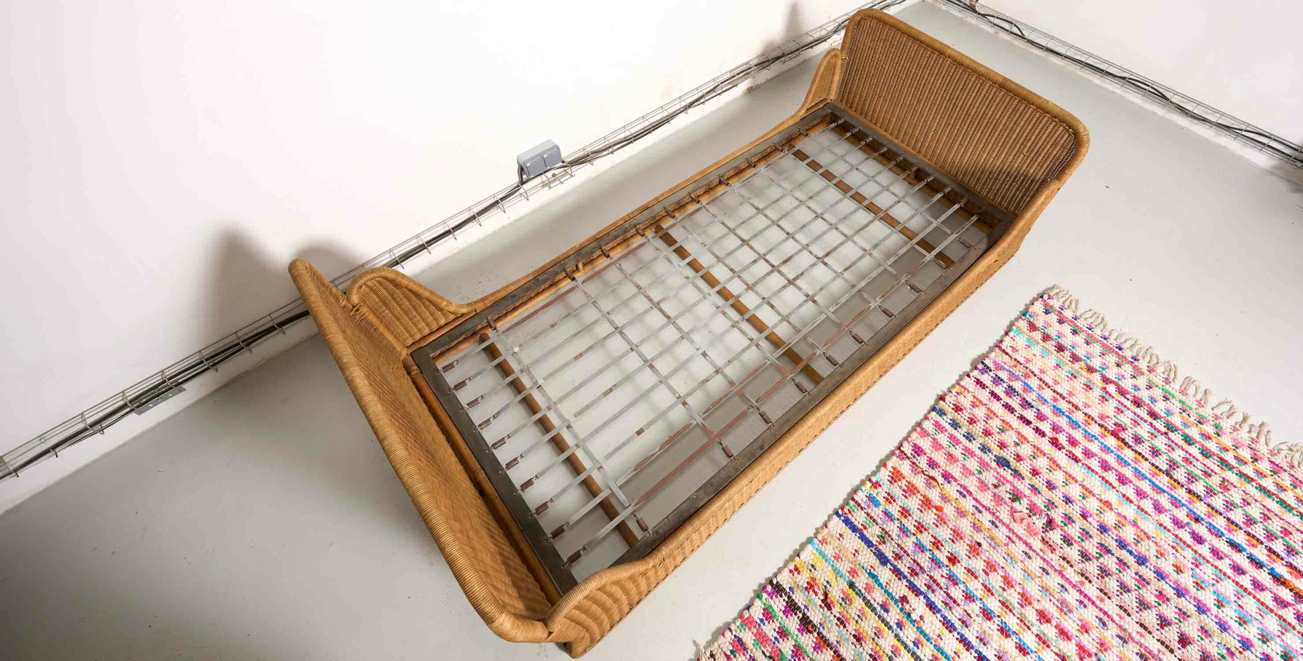 banquette vintage en rotin, grande banquette vintage en rotin, lit en rotin, lit vintage en rotin, banquette lit rotin vintage