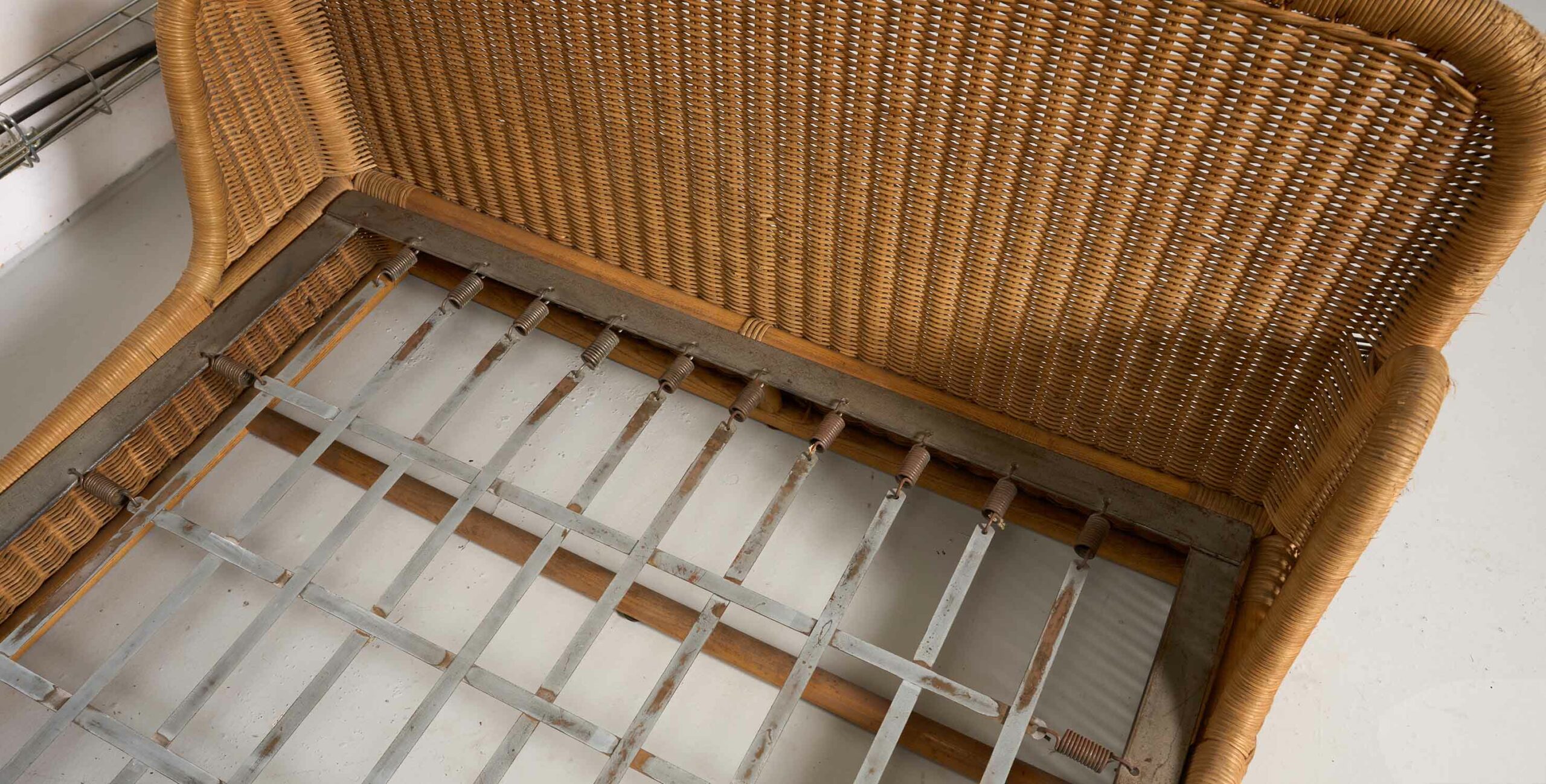 banquette vintage en rotin, grande banquette vintage en rotin, lit en rotin, lit vintage en rotin, banquette lit rotin vintage