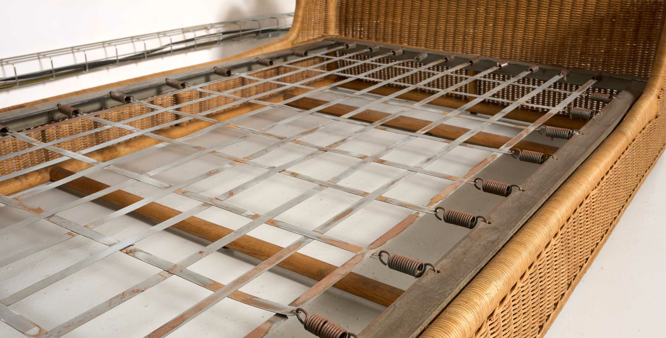 banquette vintage en rotin, grande banquette vintage en rotin, lit en rotin, lit vintage en rotin, banquette lit rotin vintage